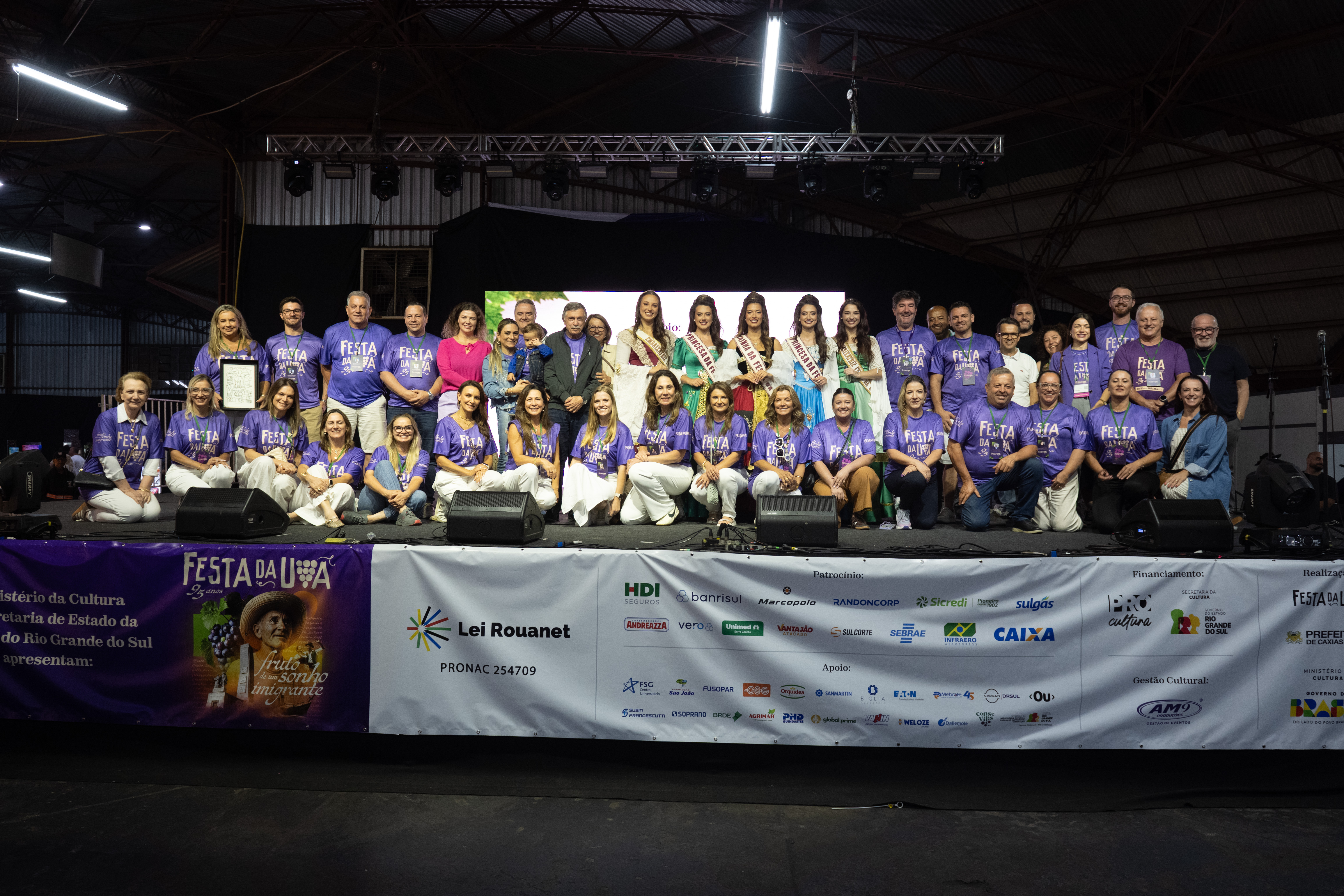 Integrantes da Comissão Comunitária - cerimonia encerramento 35 Festa Nacional da Uva - credito Julio Soares Objetiva-1773155060.jpg